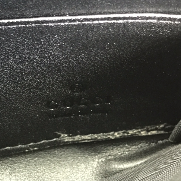 グッチ財布コピー着用イメージ